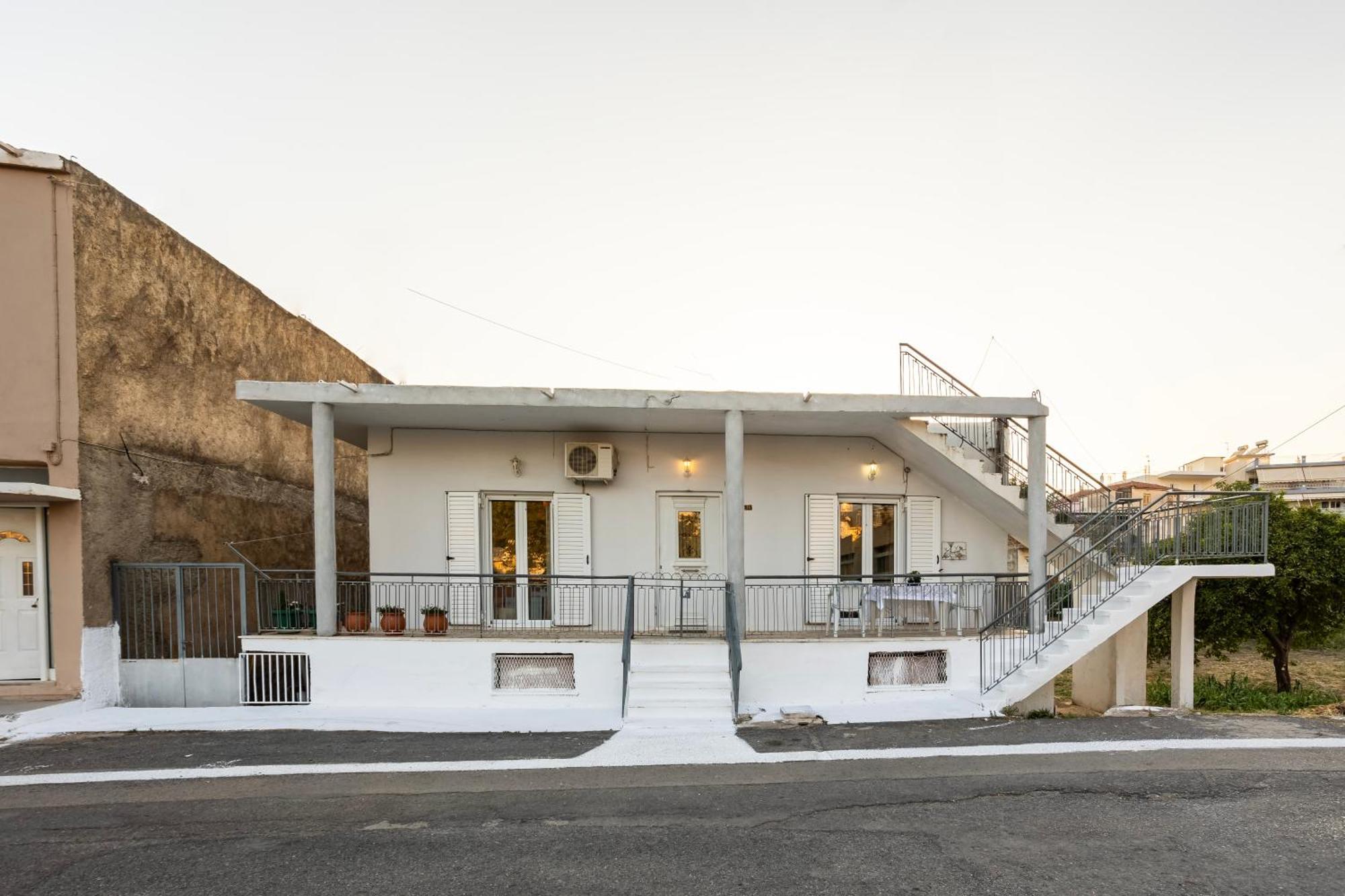 Kalamata'S Sunny Retreat Near The Historic Center エクステリア 写真